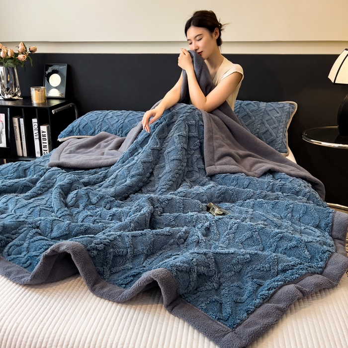 91家纺网 家纺一手货源 找家纺 云恋家纺 2025新款卡通加厚雪花绒双层毛毯 塔芙绒毛毯-柔蓝