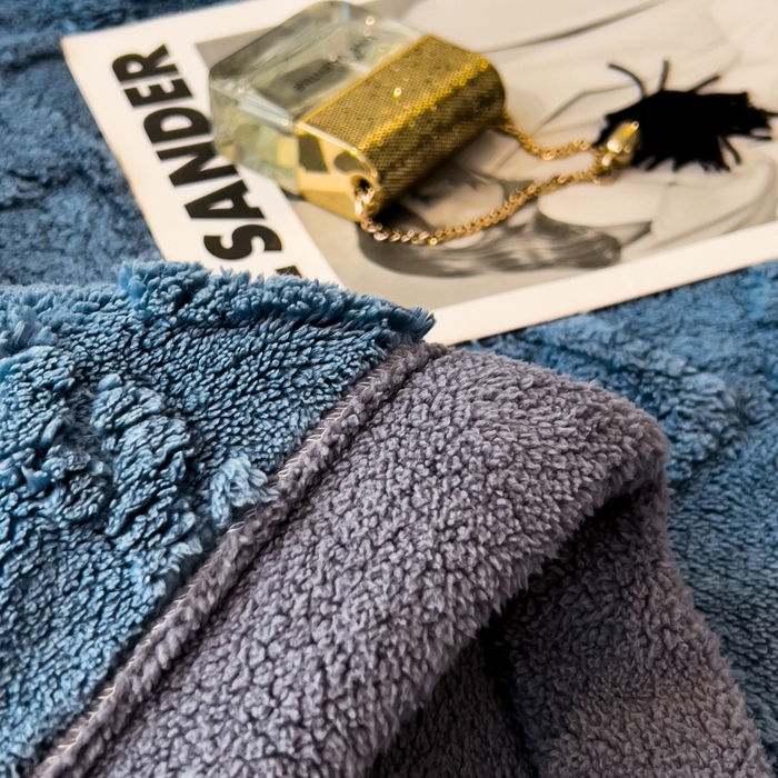 91家纺网 家纺一手货源 找家纺 云恋家纺 2025新款卡通加厚雪花绒双层毛毯 塔芙绒毛毯-柔蓝