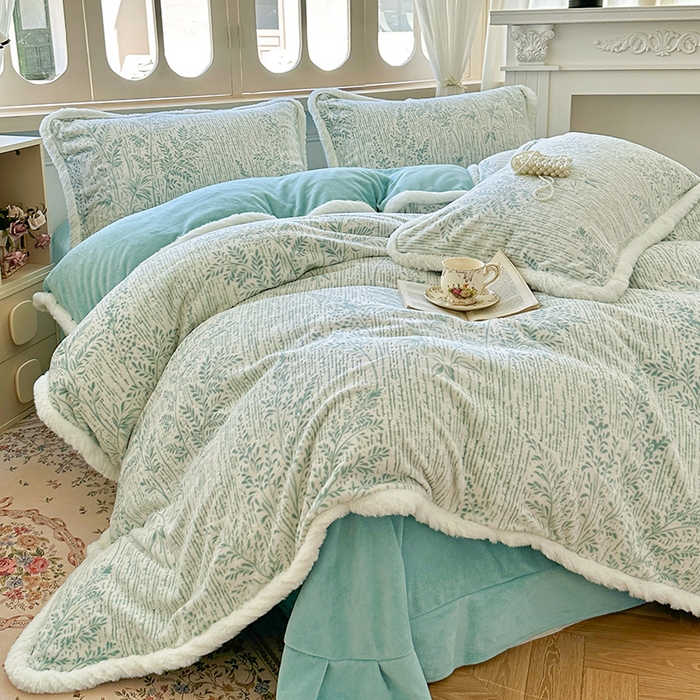 91家纺网 家纺一手货源 找家纺 Mata蔓塔家 2025新款小清新牛奶绒雕花兔毛绒包边四件套 竹影清眠