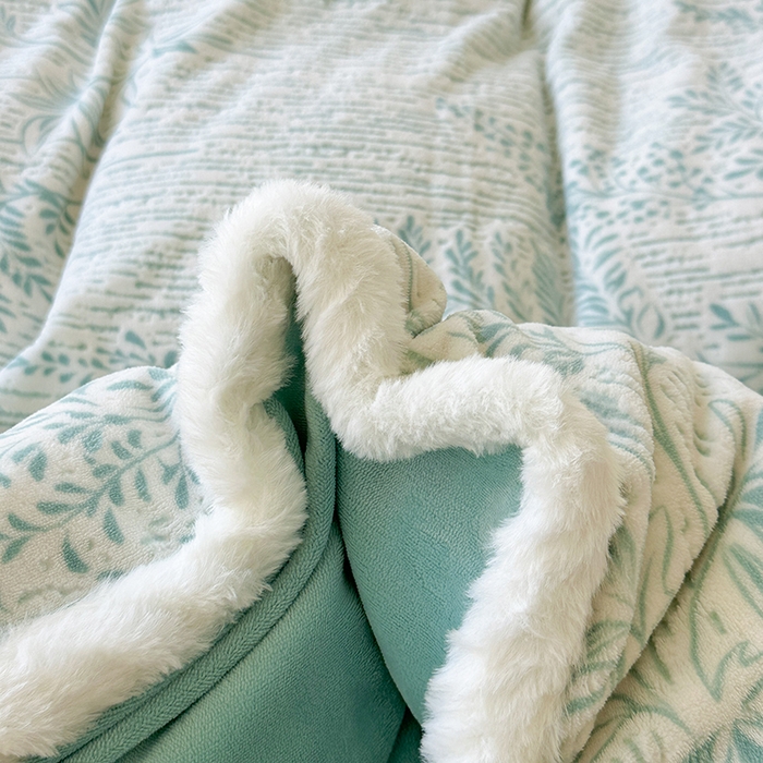 91家纺网 家纺一手货源 找家纺 Mata蔓塔家 2025新款小清新牛奶绒雕花兔毛绒包边四件套 竹影清眠