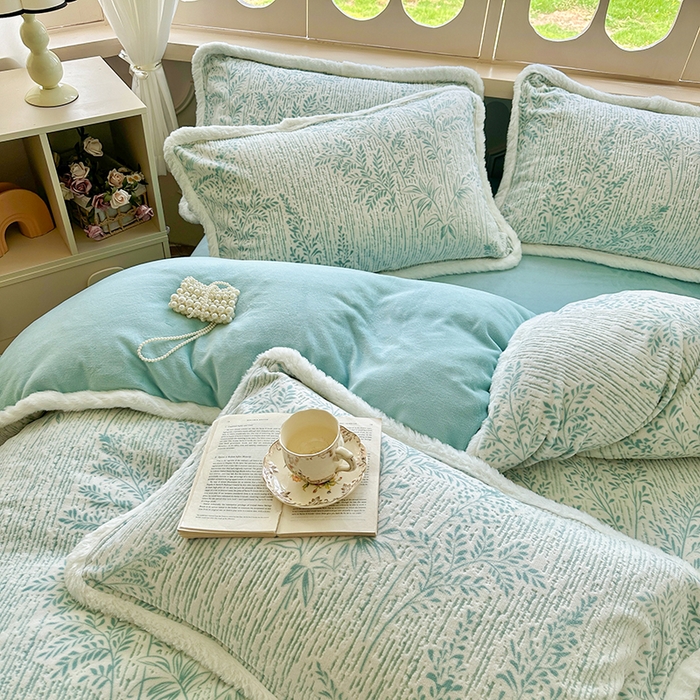 91家纺网 家纺一手货源 找家纺 Mata蔓塔家 2025新款小清新牛奶绒雕花兔毛绒包边四件套 竹影清眠