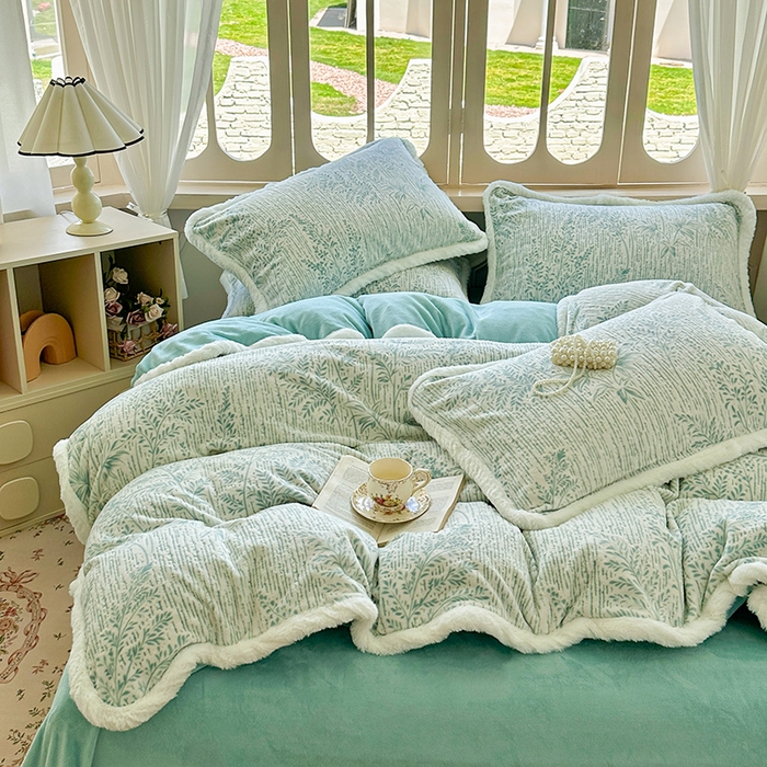 91家纺网 家纺一手货源 找家纺 Mata蔓塔家 2025新款小清新牛奶绒雕花兔毛绒包边四件套 竹影清眠