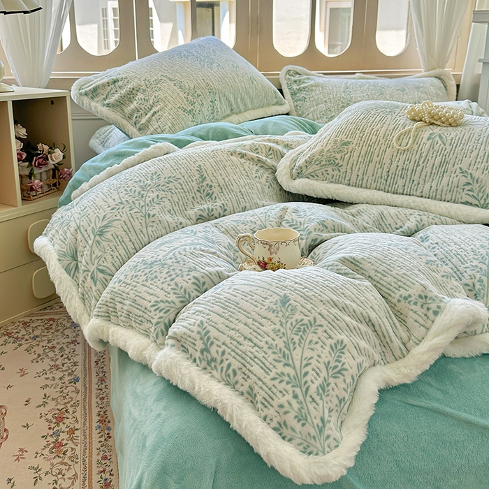 91家纺网 家纺一手货源 找家纺 Mata蔓塔家 2025新款小清新牛奶绒雕花兔毛绒包边四件套 竹影清眠