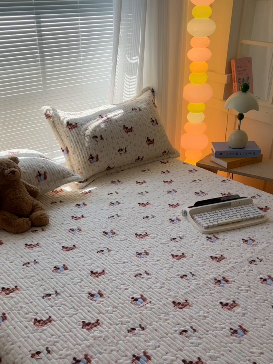 91家纺网 家纺一手货源 找家纺 青竹苑 2025新款牛奶绒豆豆绒夹棉床盖款四件套 调皮狗