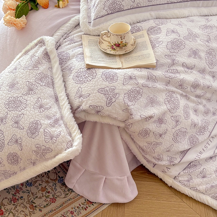 91家纺网 家纺一手货源 找家纺 Mata蔓塔家 2025新款小清新牛奶绒雕花兔毛绒包边四件套 紫梦絮语