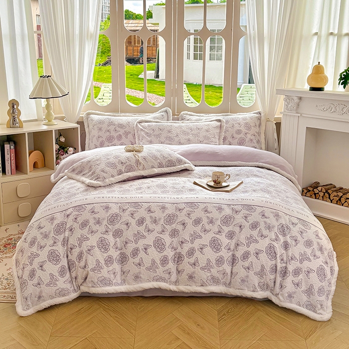 91家纺网 家纺一手货源 找家纺 Mata蔓塔家 2025新款小清新牛奶绒雕花兔毛绒包边四件套 紫梦絮语