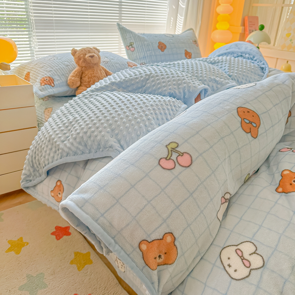 青竹苑 2025新款牛奶绒豆豆绒夹棉床盖款四件套 卡通贴图