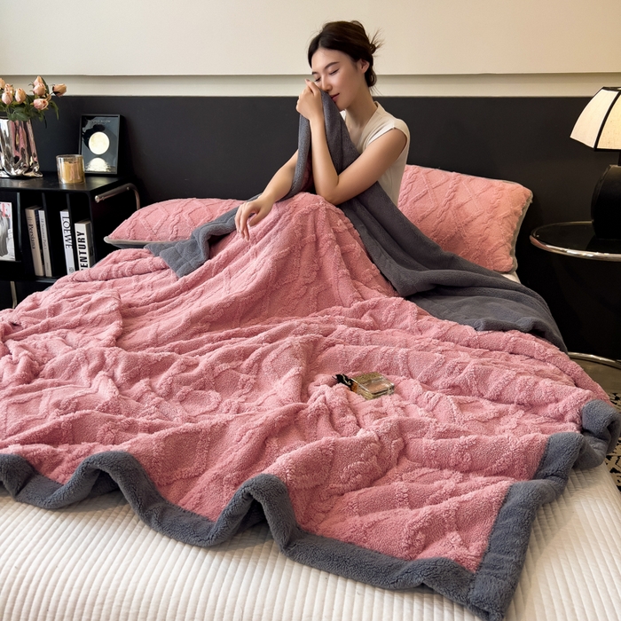 91家纺网 家纺一手货源 找家纺 云恋家纺 2025新款卡通加厚雪花绒双层毛毯 塔芙绒毛毯-豆沙