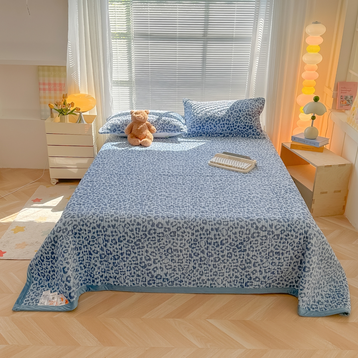 91家纺网 家纺一手货源 找家纺 青竹苑 2025新款牛奶绒豆豆绒夹棉床盖款四件套 蓝色豹纹