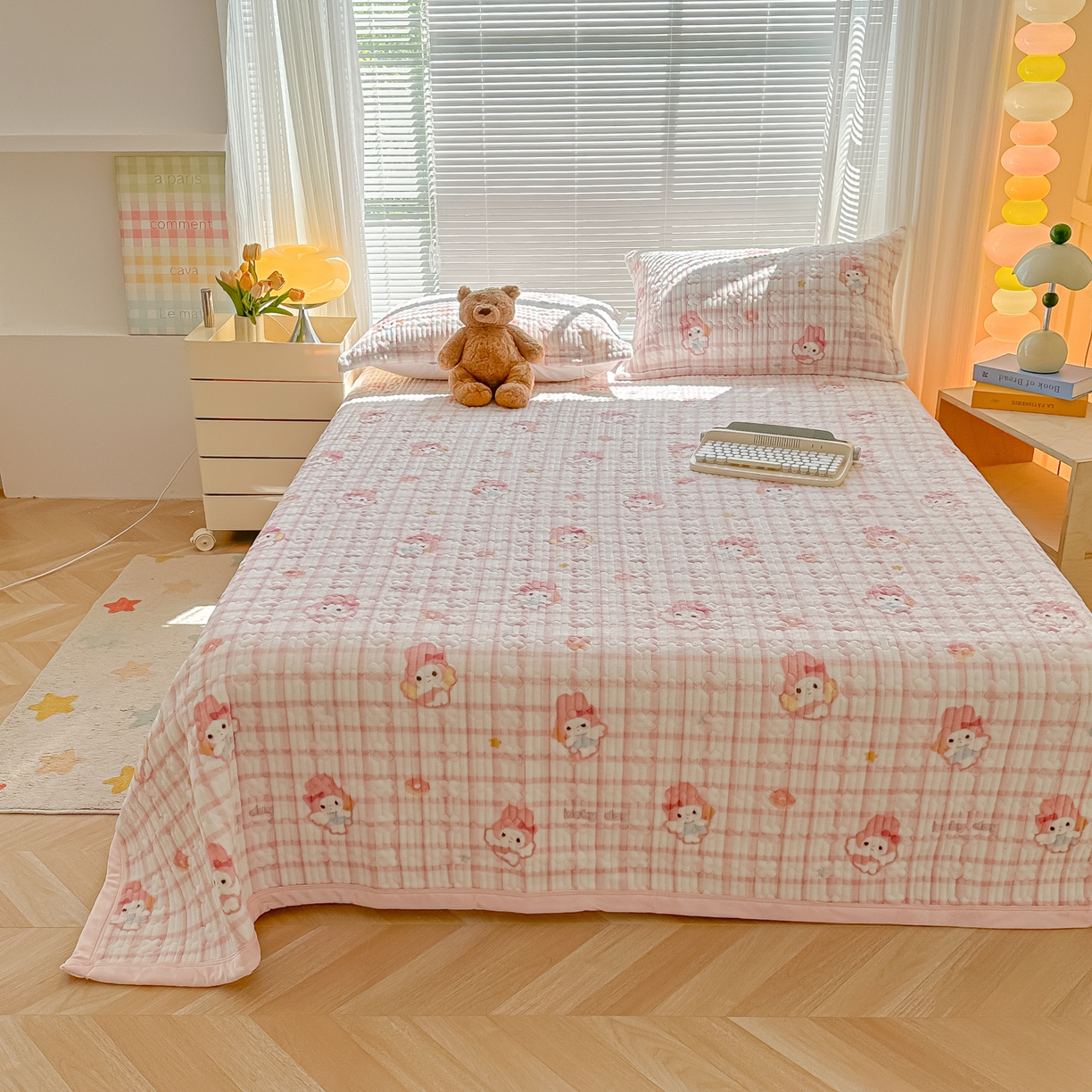 91家纺网 家纺一手货源 找家纺 青竹苑 2025新款牛奶绒豆豆绒夹棉床盖款四件套 美乐帝姬