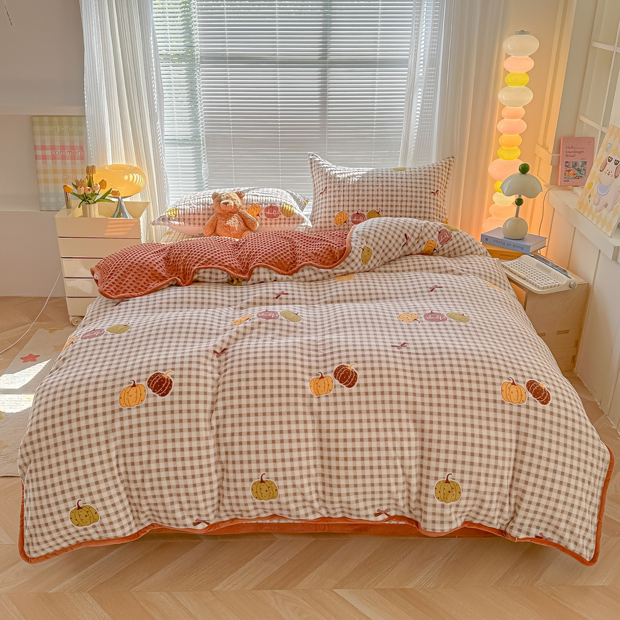 91家纺网 家纺一手货源 找家纺 青竹苑 2025新款牛奶绒豆豆绒夹棉床盖款四件套 南瓜派