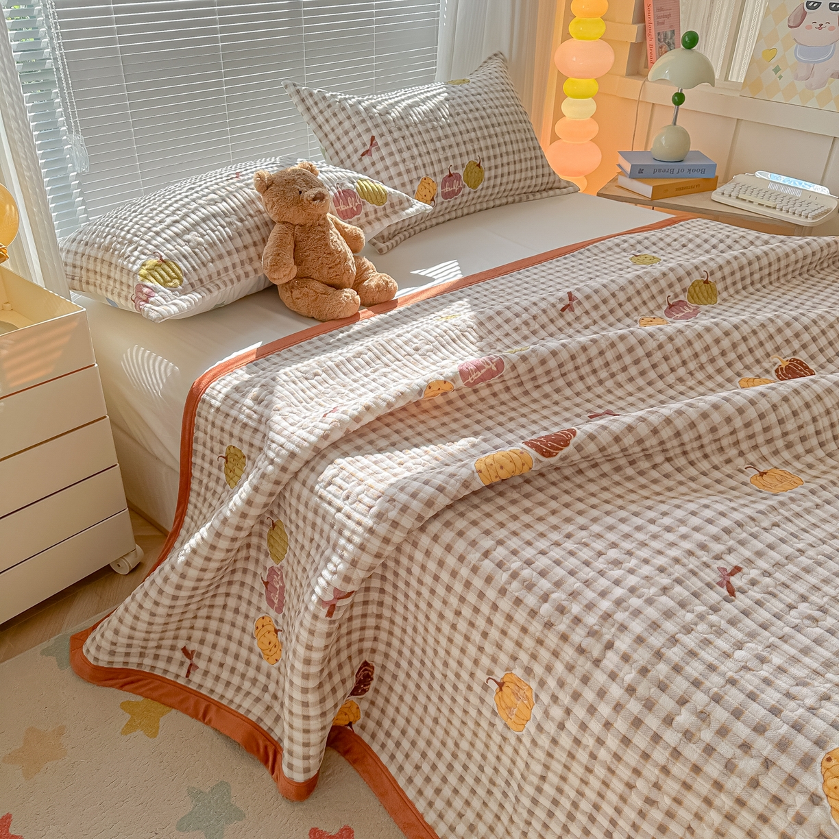 91家纺网 家纺一手货源 找家纺 青竹苑 2025新款牛奶绒豆豆绒夹棉床盖款四件套 南瓜派