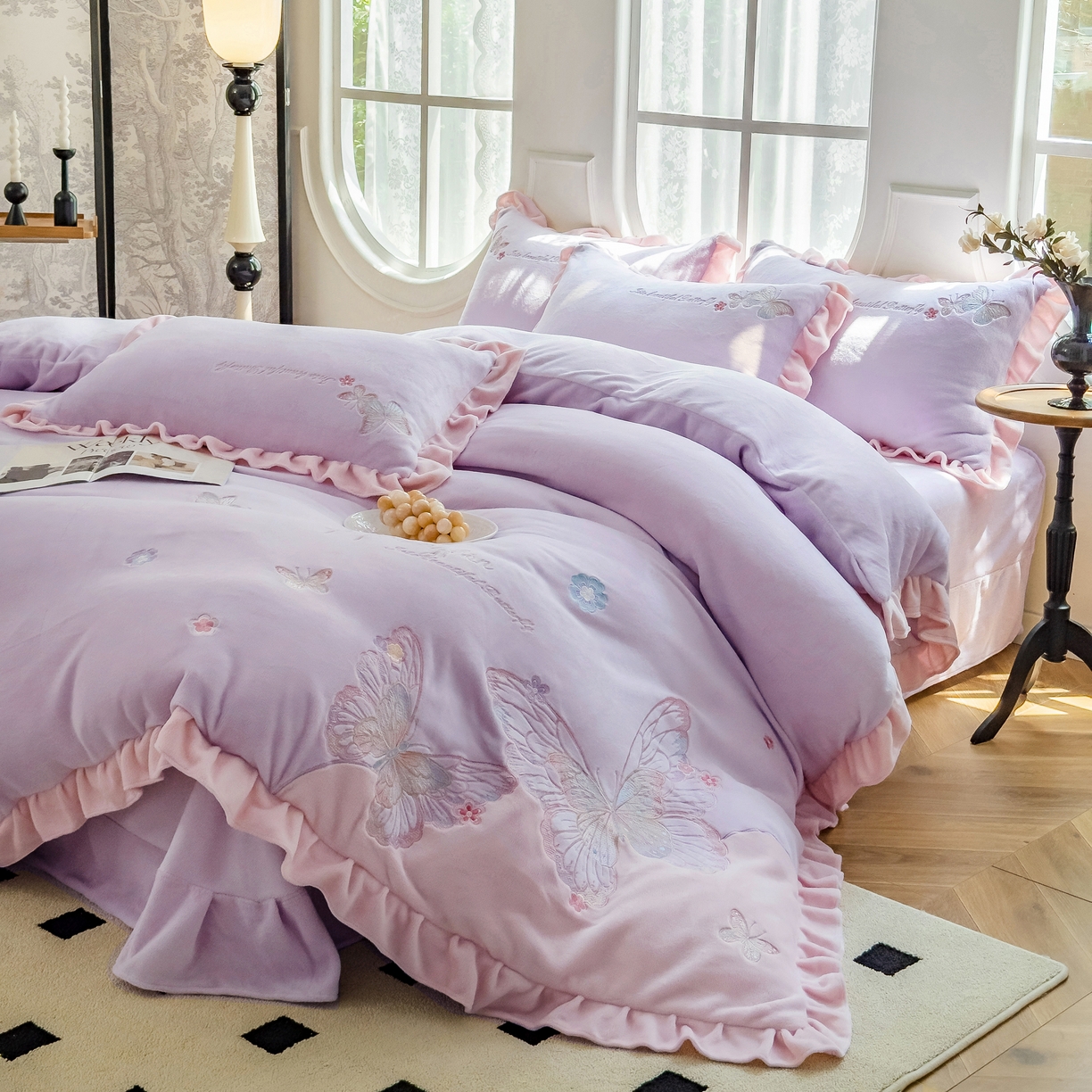 91家纺网 家纺一手货源 找家纺 卡初家居（原微来） 2025秋冬新款A类高克重加厚保暖亲肤牛奶绒四件套--蝶舞系列（提供买家秀） 蝶舞-优雅紫