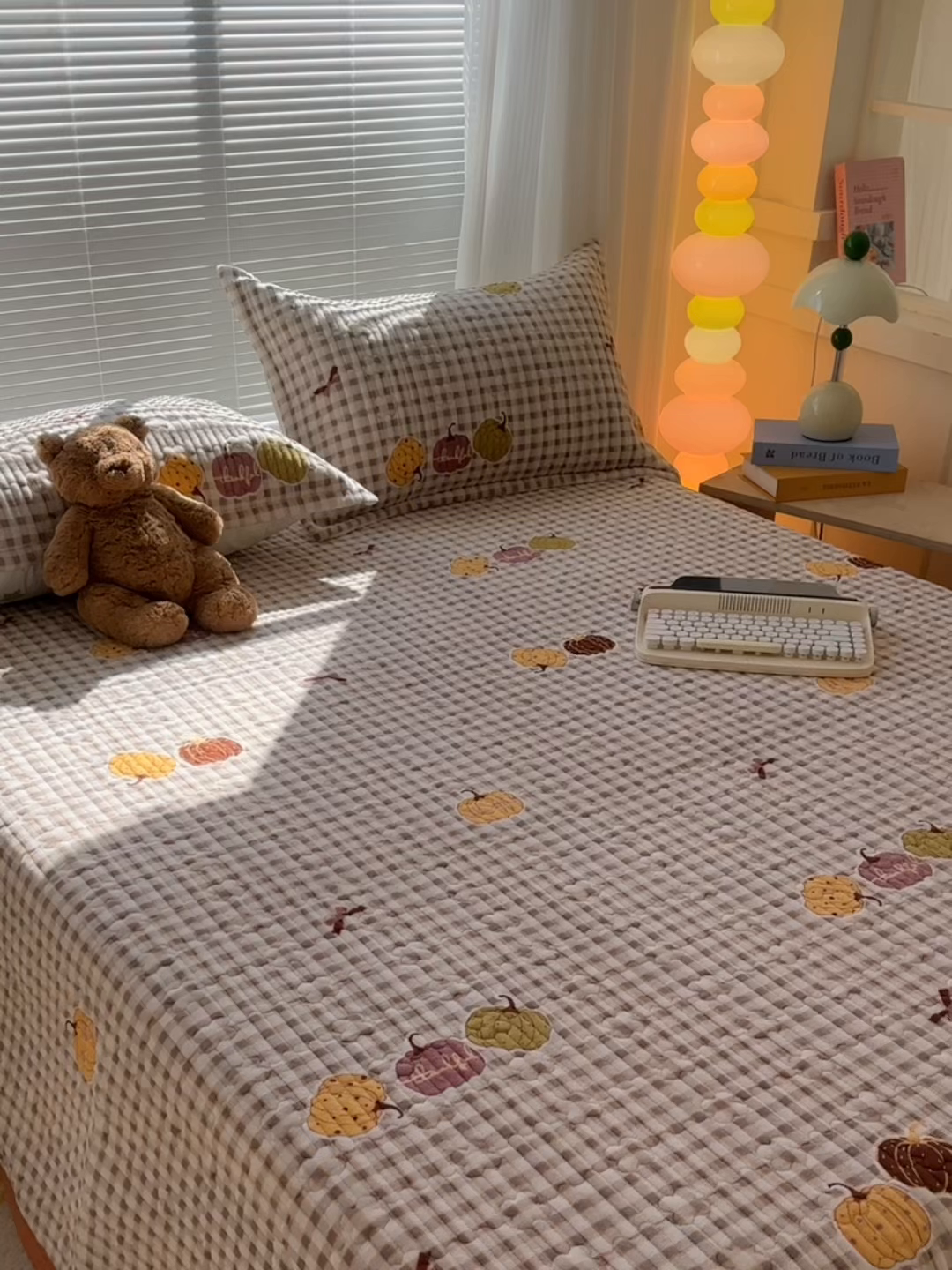 91家纺网 家纺一手货源 找家纺 青竹苑 2025新款牛奶绒豆豆绒夹棉床盖款四件套 南瓜派