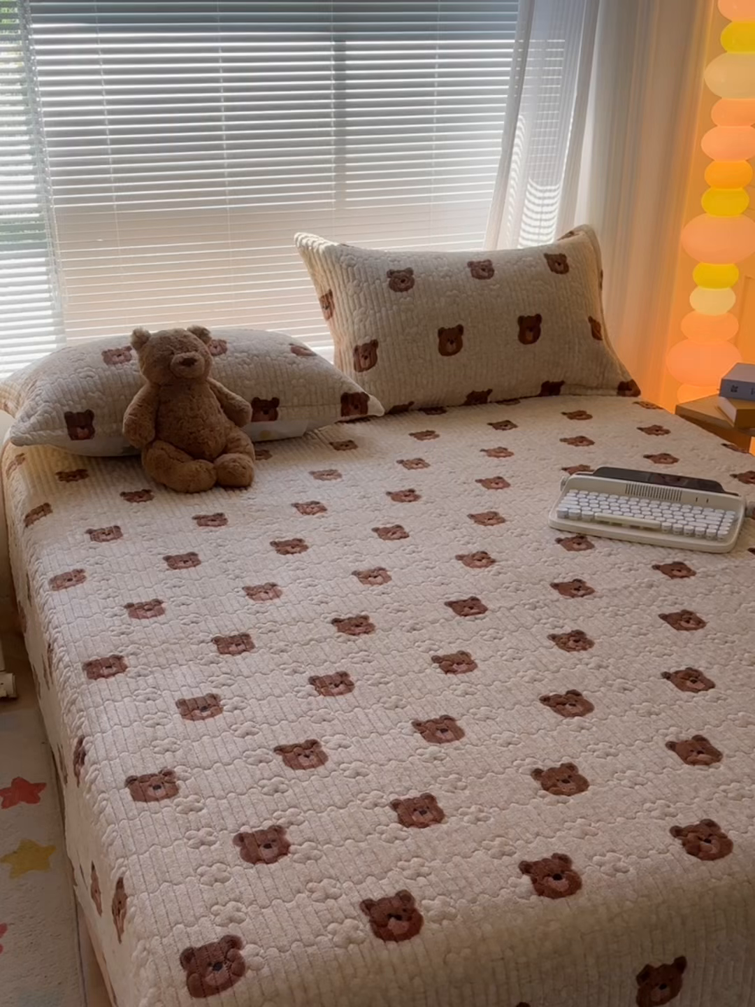 91家纺网 家纺一手货源 找家纺 青竹苑 2025新款牛奶绒豆豆绒夹棉床盖款四件套 熊熊乐园