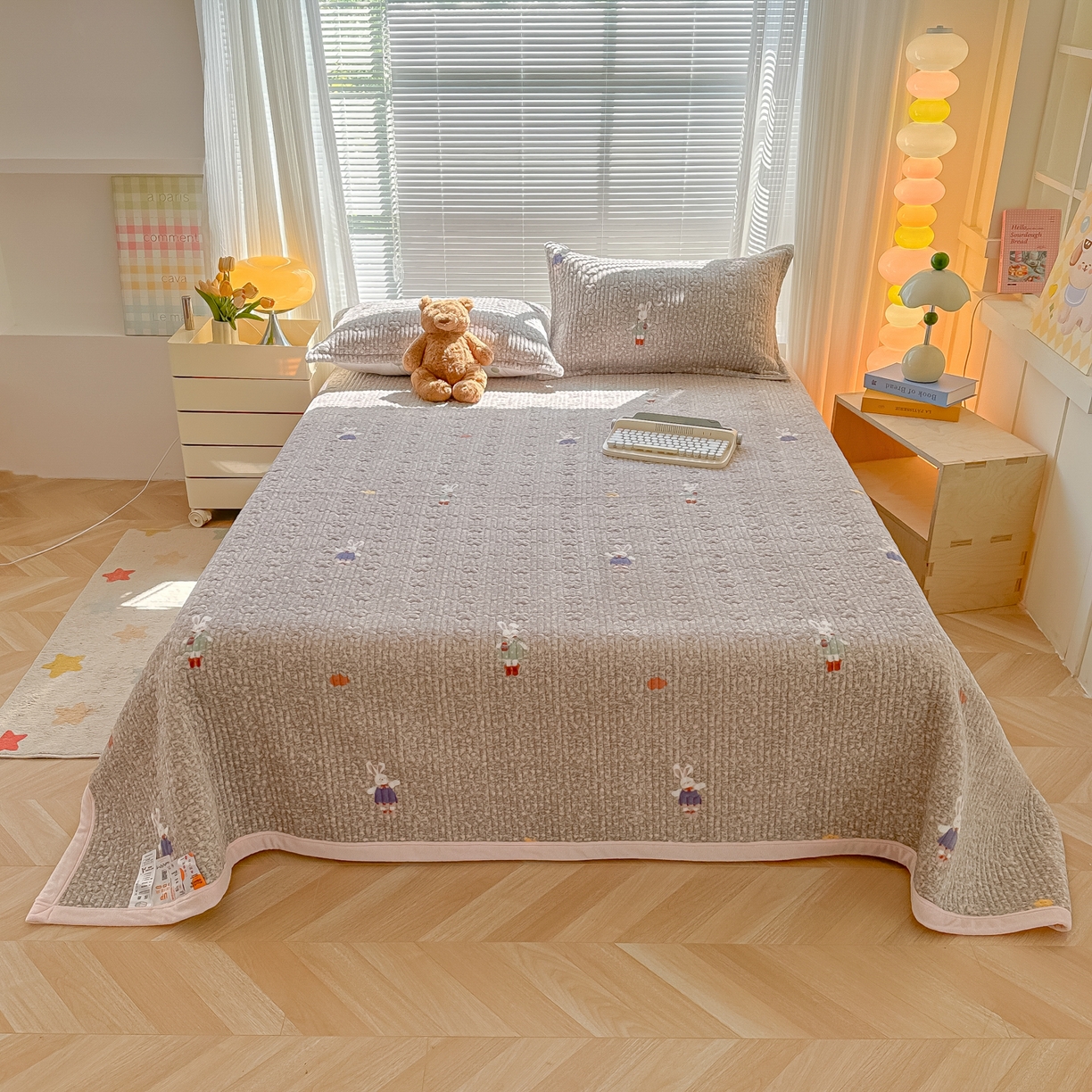 91家纺网 家纺一手货源 找家纺 青竹苑 2025新款牛奶绒豆豆绒夹棉床盖款四件套 织梦人