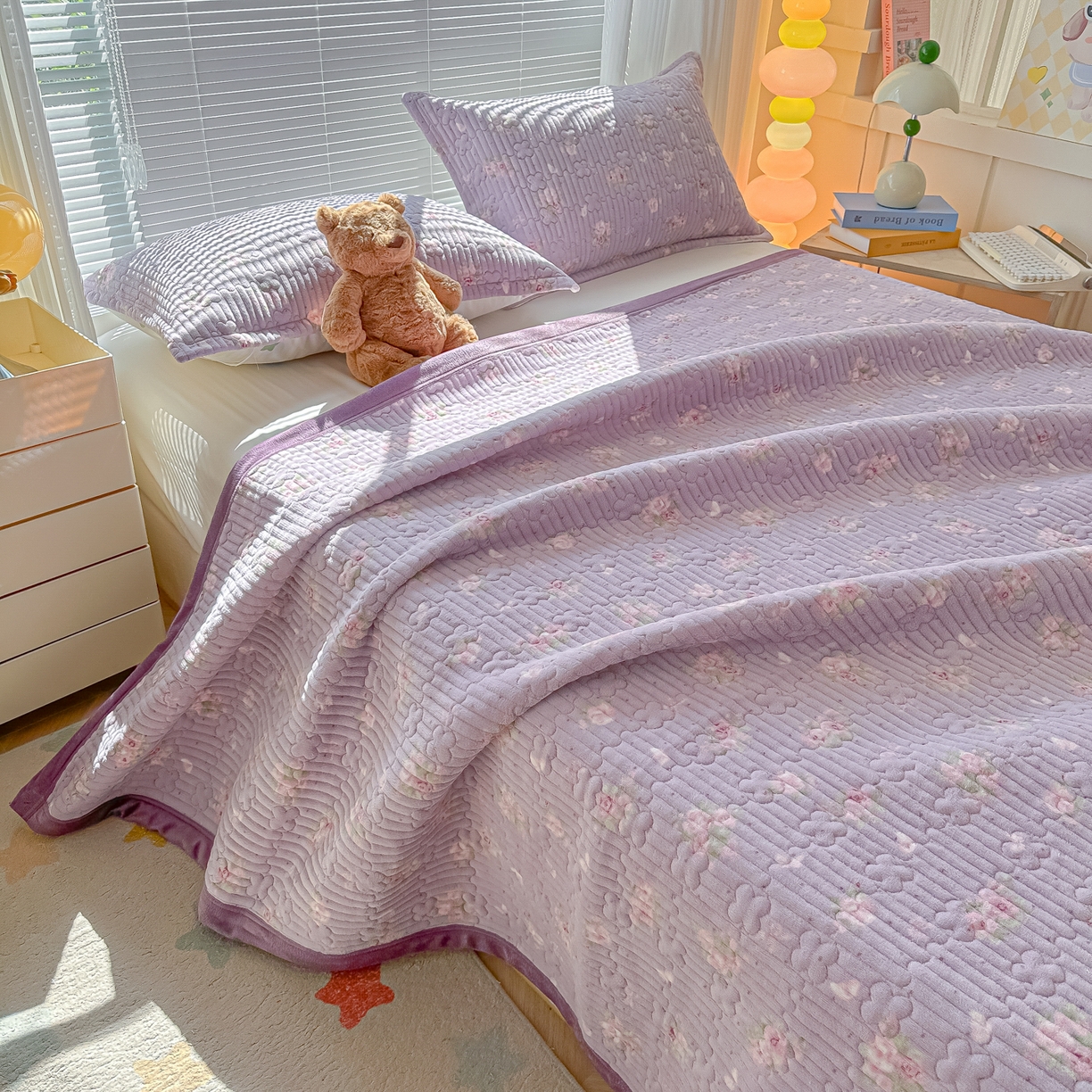 91家纺网 家纺一手货源 找家纺 青竹苑 2025新款牛奶绒豆豆绒夹棉床盖款四件套 紫韵