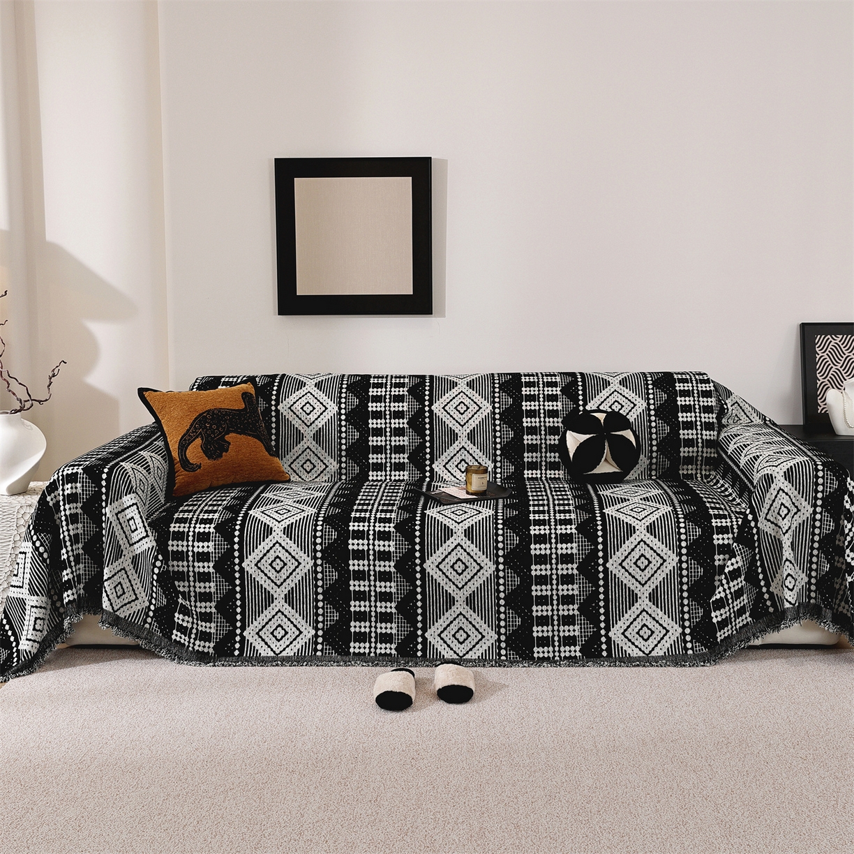 91家纺网 家纺一手货源 找家纺 共鸣沙发垫 2025新款亲肤舒适雪尼尔玉兰黑色沙发巾 东方音律黑色 180x130cm沙发巾