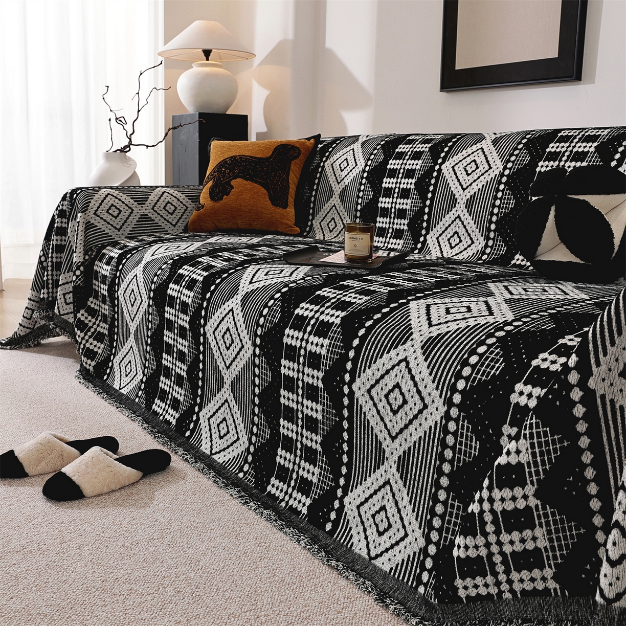 91家纺网 家纺一手货源 找家纺 共鸣沙发垫 2025新款亲肤舒适雪尼尔玉兰黑色沙发巾 东方音律黑色 180x130cm沙发巾