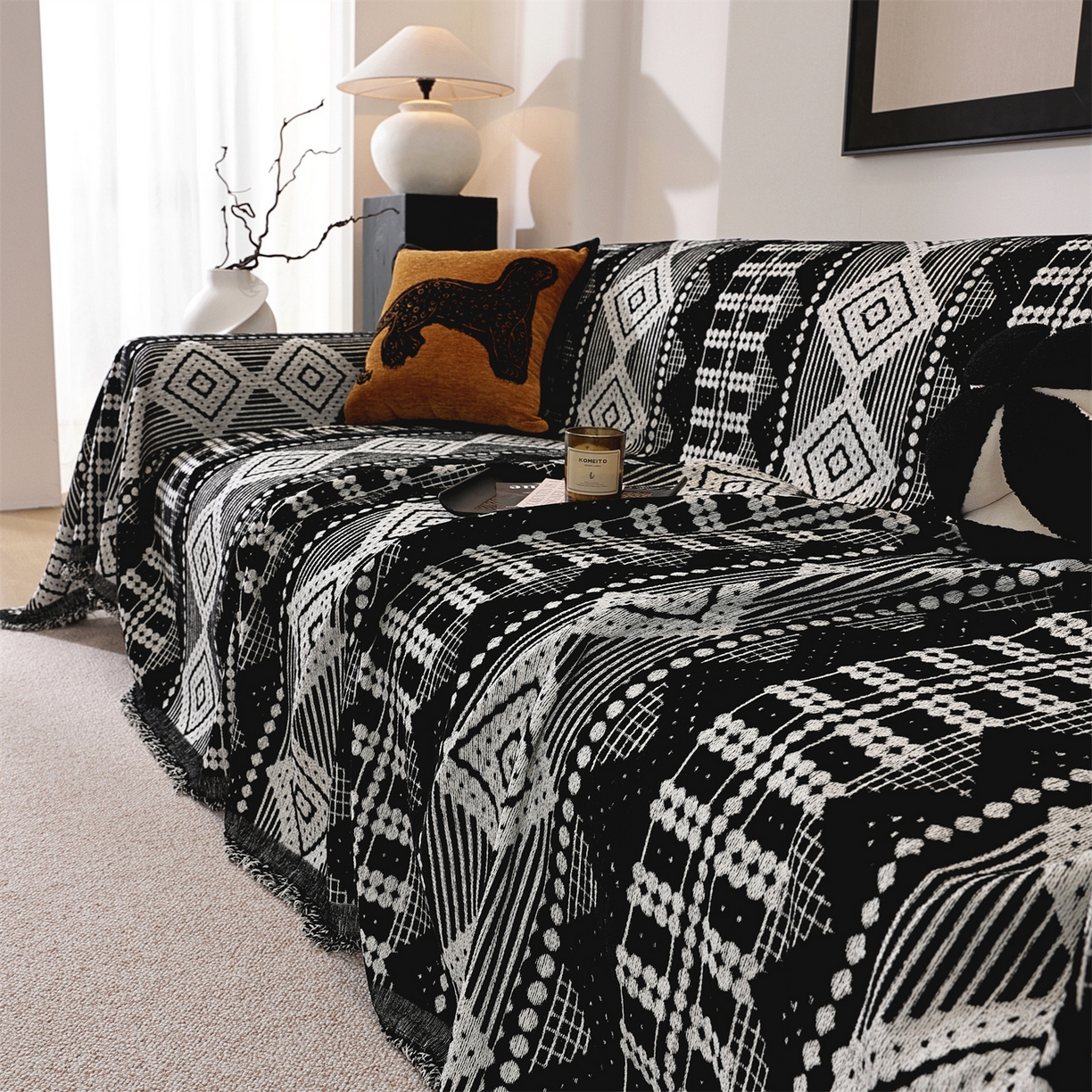 91家纺网 家纺一手货源 找家纺 共鸣沙发垫 2025新款亲肤舒适雪尼尔玉兰黑色沙发巾 东方音律黑色 180x130cm沙发巾