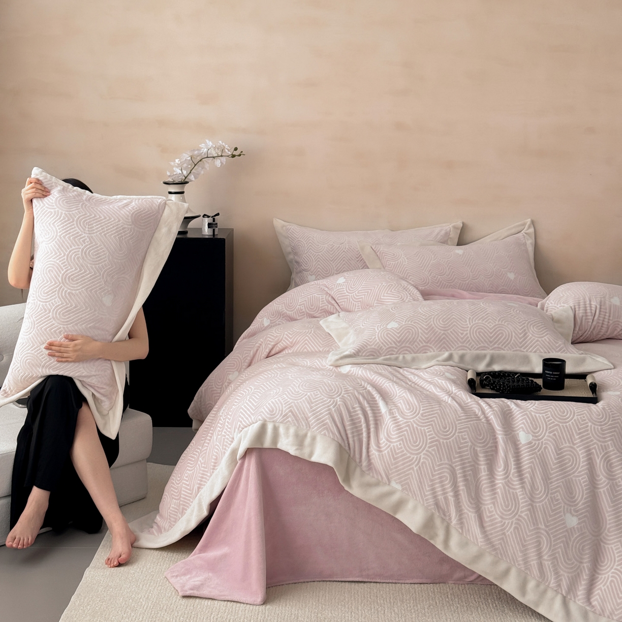 91家纺网 家纺一手货源 找家纺 （总）若未家居 LOVEWE HOUSE 2025新款250克全消光数码印花5D雕花撞色宽边全消光牛奶绒四件套-心动