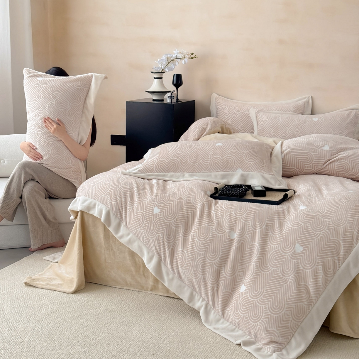 91家纺网 家纺一手货源 找家纺 若未家居 LOVEWE HOUSE 2025新款250克全消光数码印花5D雕花撞色宽边全消光牛奶绒四件套-心动 心动-米