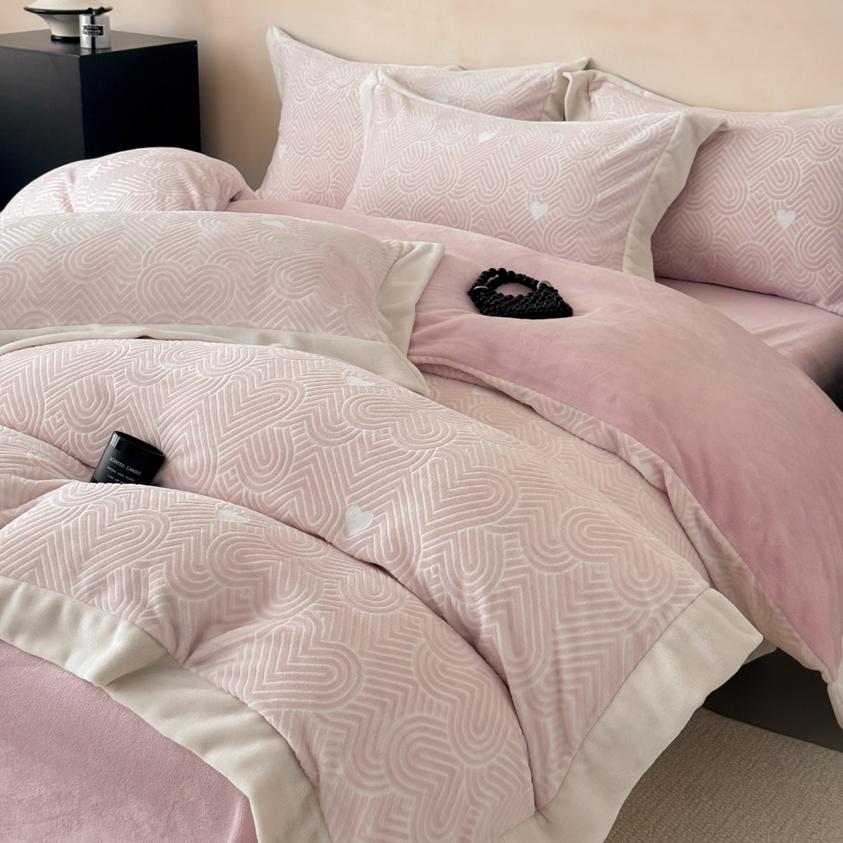 （总）若未家居 LOVEWE HOUSE 2025新款250克全消光数码印花5D雕花撞色宽边全消光牛奶绒四件套-心动