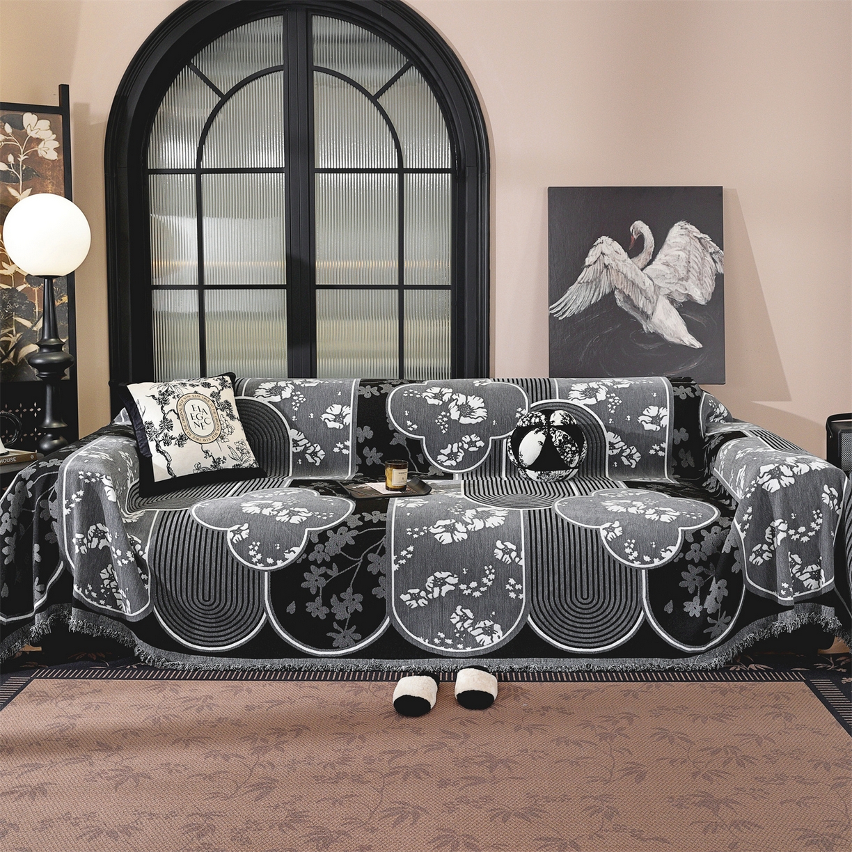 91家纺网 家纺一手货源 找家纺 共鸣沙发垫 2025新款亲肤舒适雪尼尔玉兰黑色沙发巾 秋与黑色 180x130cm沙发巾