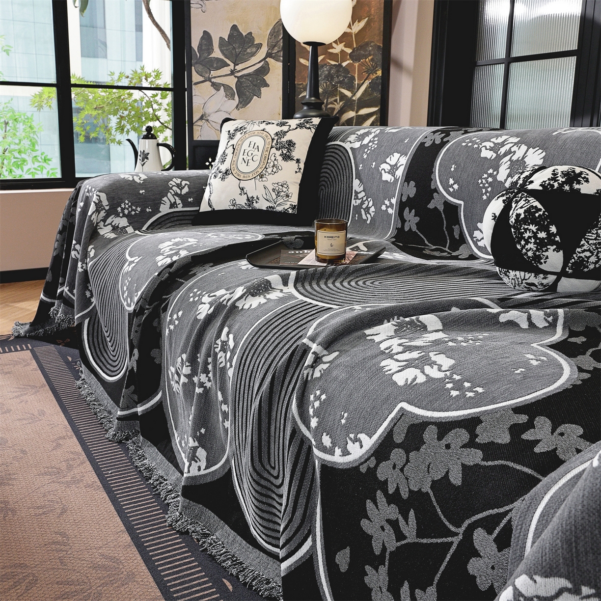 91家纺网 家纺一手货源 找家纺 共鸣沙发垫 2025新款亲肤舒适雪尼尔玉兰黑色沙发巾 秋与黑色 180x130cm沙发巾