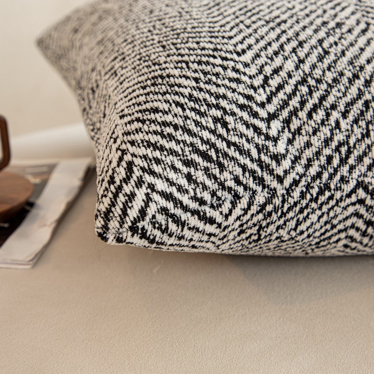 91家纺网 家纺一手货源 找家纺 沐沐家纺 2026新款波点抱枕 波点-深灰