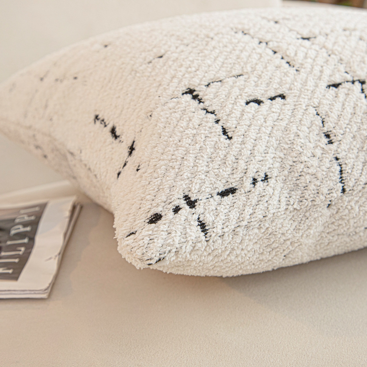 91家纺网 家纺一手货源 找家纺 沐沐家纺 2026新款漫星抱枕 漫星-白加黑