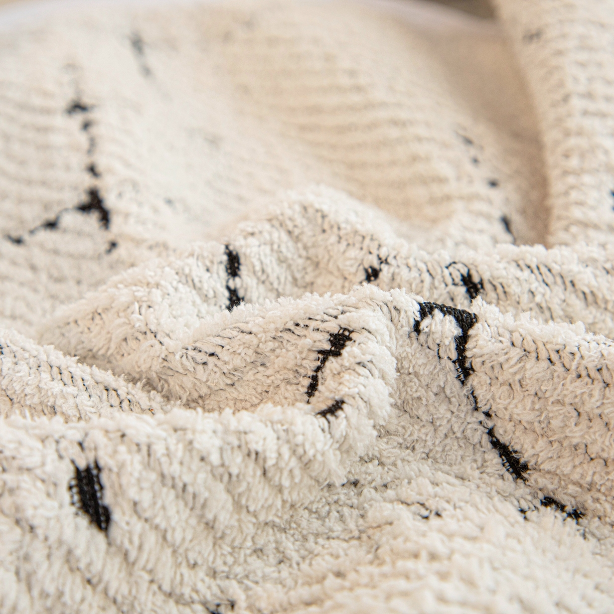 91家纺网 家纺一手货源 找家纺 沐沐家纺 2026新款漫星抱枕 漫星-白加黑