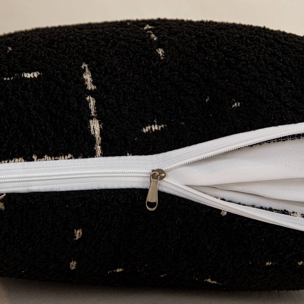 91家纺网 家纺一手货源 找家纺 沐沐家纺 2026新款漫星抱枕 漫星-黑色