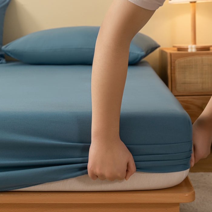 91家纺网 家纺一手货源 找家纺 梵克保罗 2025新款简约纯色亲肤磨毛床笠 牛仔蓝