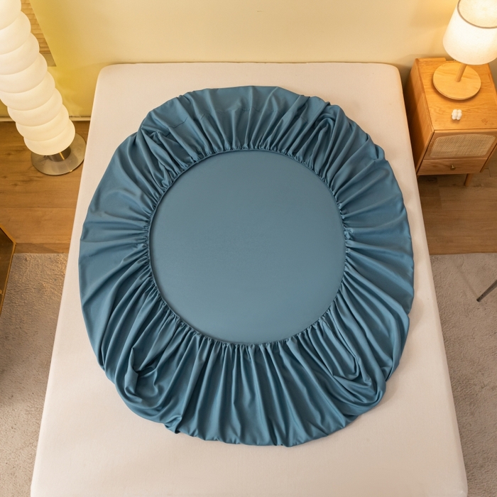 91家纺网 家纺一手货源 找家纺 梵克保罗 2025新款简约纯色亲肤磨毛床笠 牛仔蓝