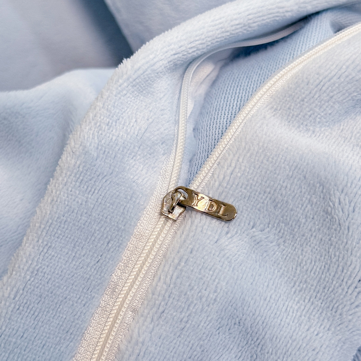 91家纺网 家纺一手货源 找家纺 新方向 2025年 全消光A类刺绣牛奶绒四件套-幸运兔 幸运兔-星月蓝