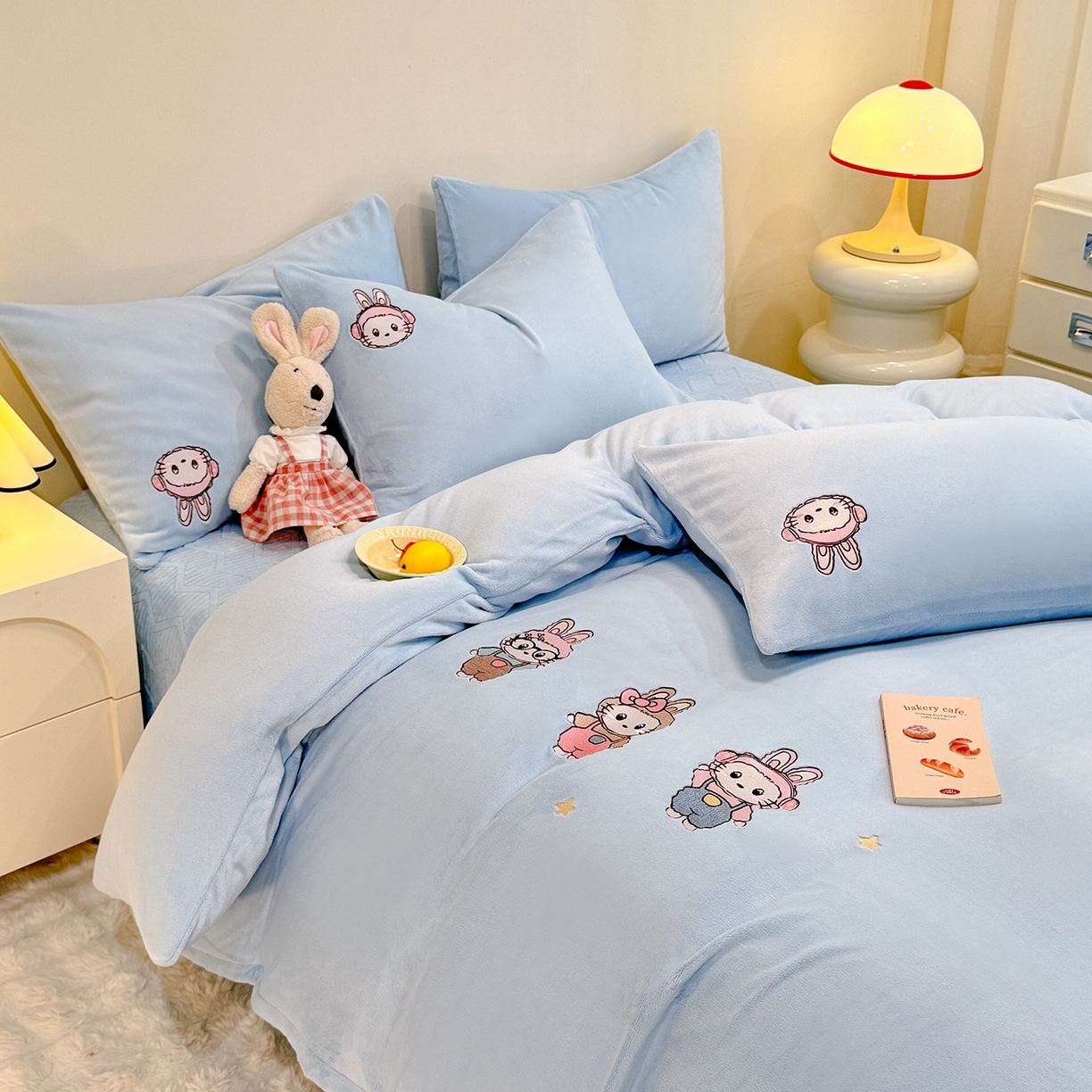 新方向 2025年 全消光A类刺绣牛奶绒四件套-幸运兔 幸运兔-星月蓝