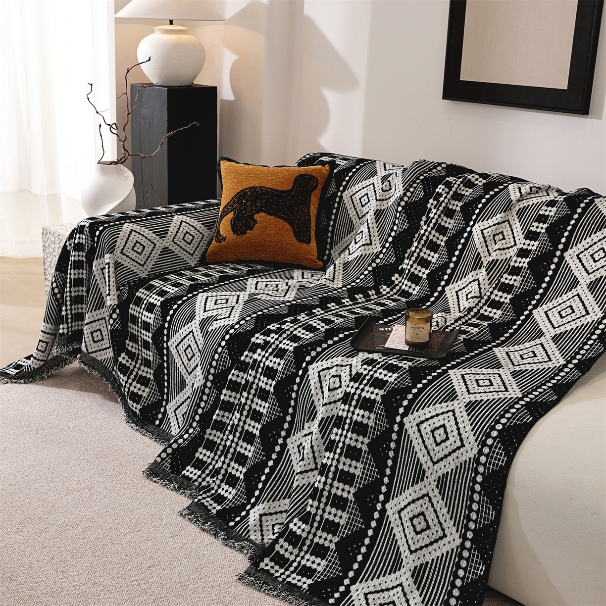 91家纺网 家纺一手货源 找家纺 共鸣沙发垫 2025新款亲肤舒适雪尼尔玉兰黑色沙发巾 东方音律黑色 180x180cm沙发巾