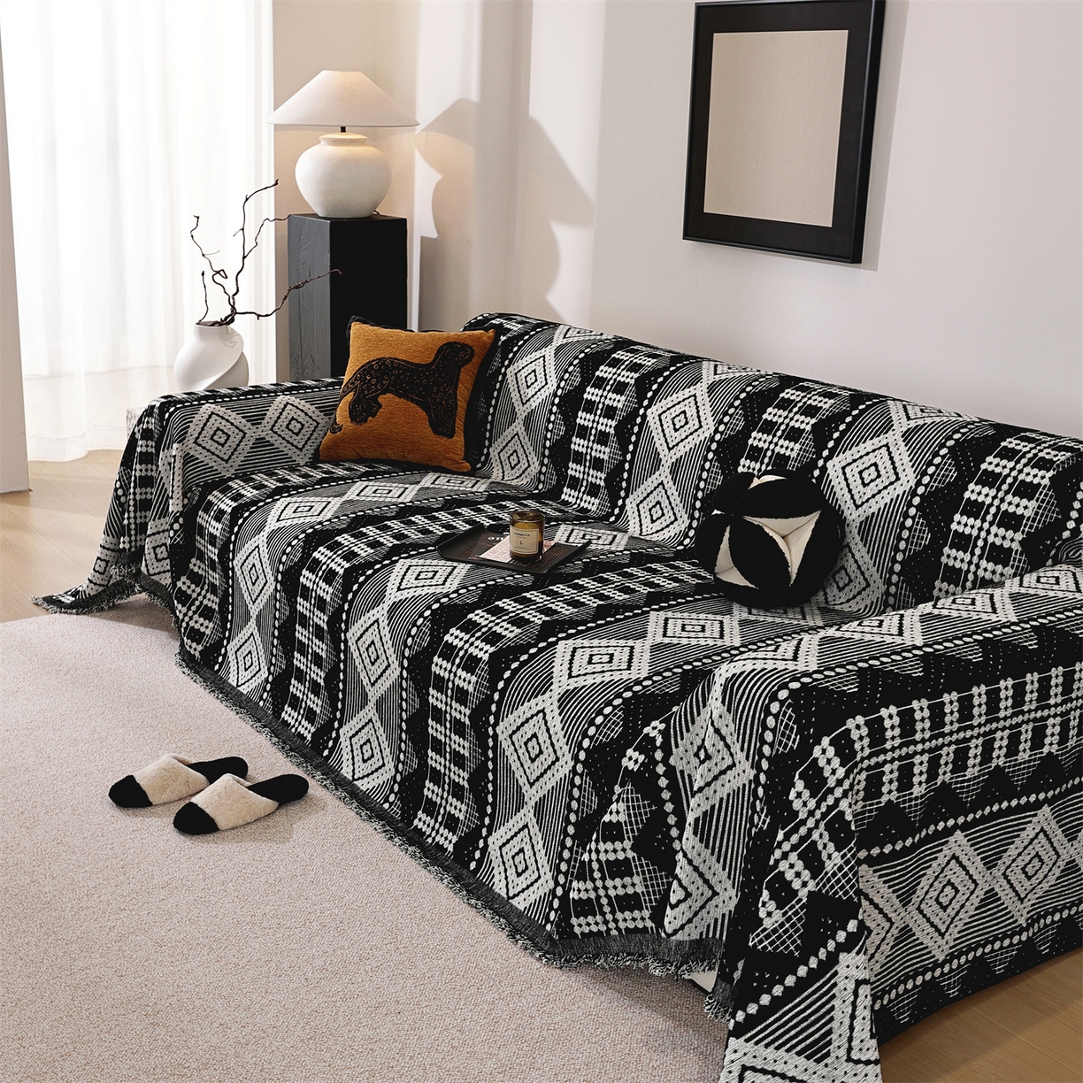 91家纺网 家纺一手货源 找家纺 共鸣沙发垫 2025新款亲肤舒适雪尼尔玉兰黑色沙发巾 东方音律黑色 180x180cm沙发巾