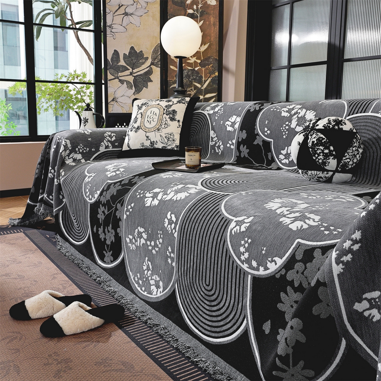 91家纺网 家纺一手货源 找家纺 共鸣沙发垫 2025新款亲肤舒适雪尼尔玉兰黑色沙发巾 秋与黑色 180x180cm沙发巾