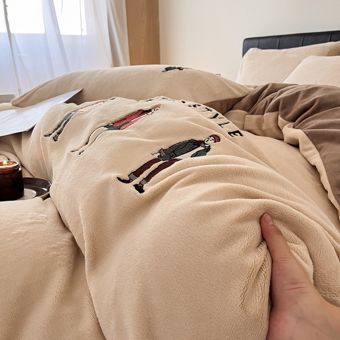 91家纺网 家纺一手货源 找家纺 ONE TWO ONE 121 新品【牛奶绒刺绣四件套】2025毛毯被子四件套单件床单被套床笠珊瑚绒牛奶绒冬被法兰绒兔毛绒男孩Boy Boy-复古咖