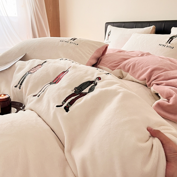 91家纺网 家纺一手货源 找家纺 ONE TWO ONE 121 新品【牛奶绒刺绣四件套】2025毛毯被子四件套单件床单被套床笠珊瑚绒牛奶绒冬被法兰绒兔毛绒男孩Boy Boy-橘粉