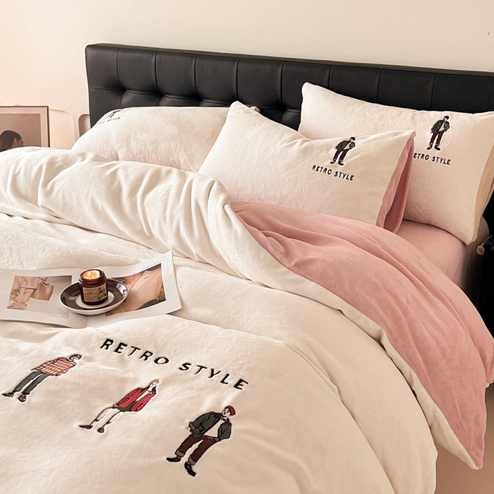 91家纺网 家纺一手货源 找家纺 ONE TWO ONE 121 新品【牛奶绒刺绣四件套】2025毛毯被子四件套单件床单被套床笠珊瑚绒牛奶绒冬被法兰绒兔毛绒男孩Boy Boy-橘粉