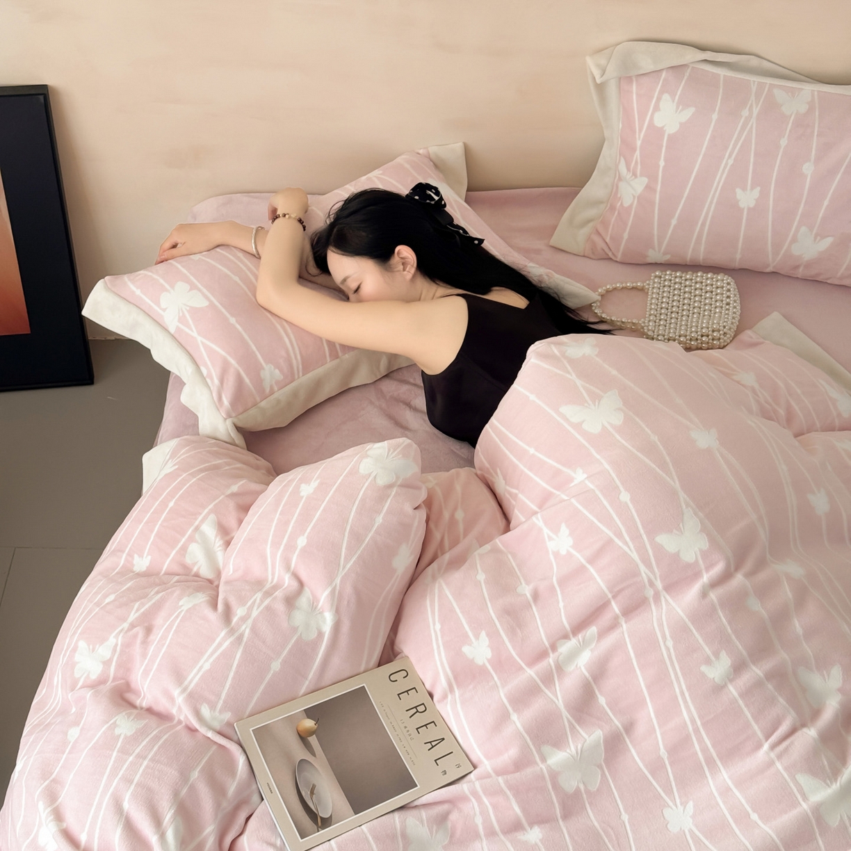 91家纺网 家纺一手货源 找家纺 （总）若未家居 LOVEWE HOUSE 2025新款250克全消光数码印花和雕花大宽边全消光牛奶绒四件套-蝴蝶-薇薇安