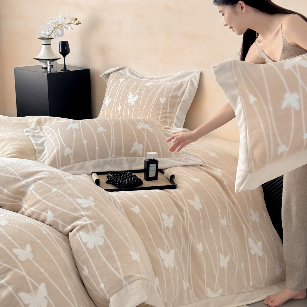 91家纺网 家纺一手货源 找家纺 若未家居 LOVEWE HOUSE 2025新款250克全消光数码印花和雕花大宽边全消光牛奶绒四件套-蝴蝶-薇薇安 蝴蝶-薇薇安 米