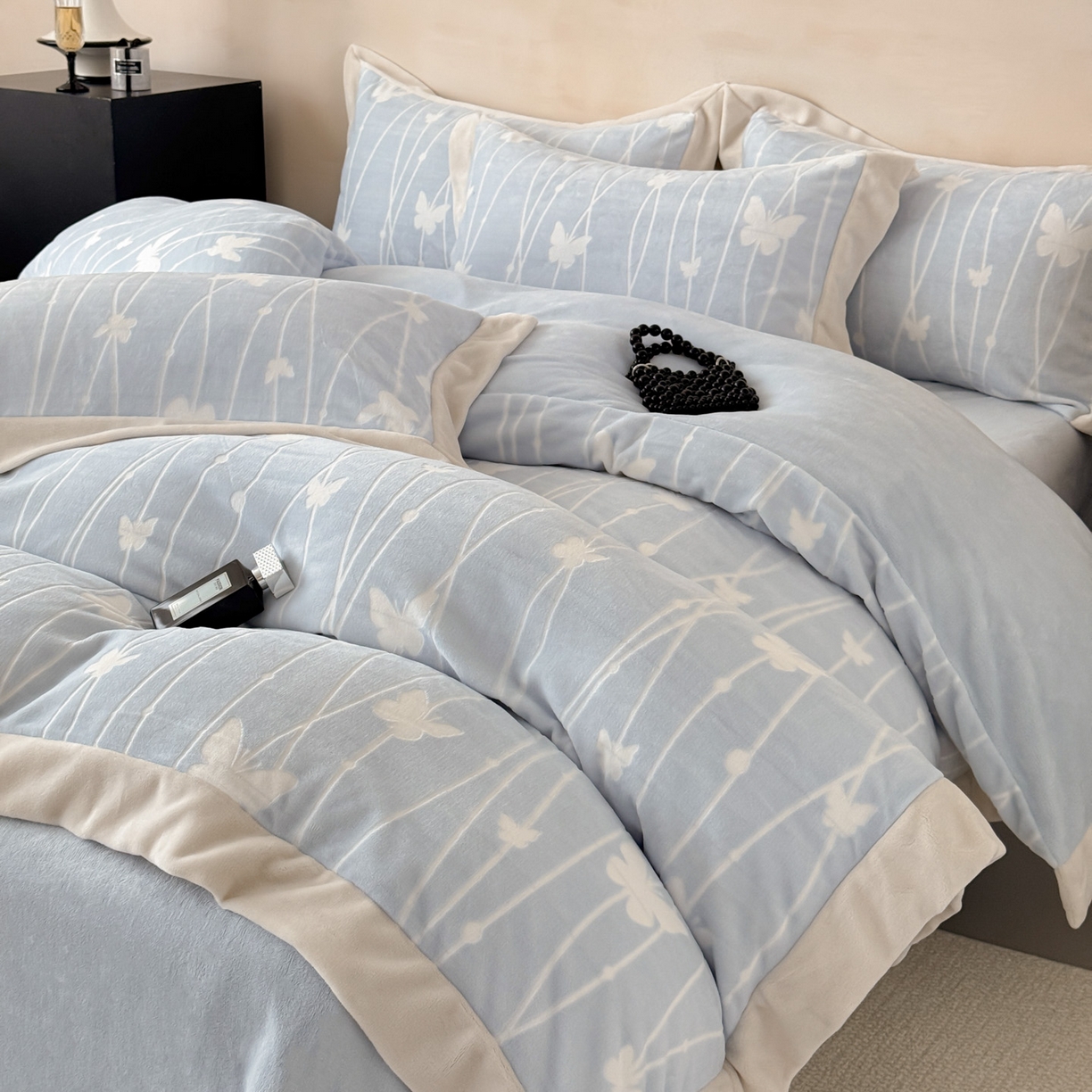 91家纺网 家纺一手货源 找家纺 若未家居 LOVEWE HOUSE 2025新款250克全消光数码印花和雕花大宽边全消光牛奶绒四件套-蝴蝶-薇薇安 蝴蝶-薇薇安 蓝