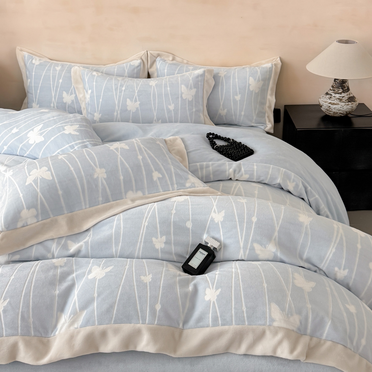 91家纺网 家纺一手货源 找家纺 若未家居 LOVEWE HOUSE 2025新款250克全消光数码印花和雕花大宽边全消光牛奶绒四件套-蝴蝶-薇薇安 蝴蝶-薇薇安 蓝