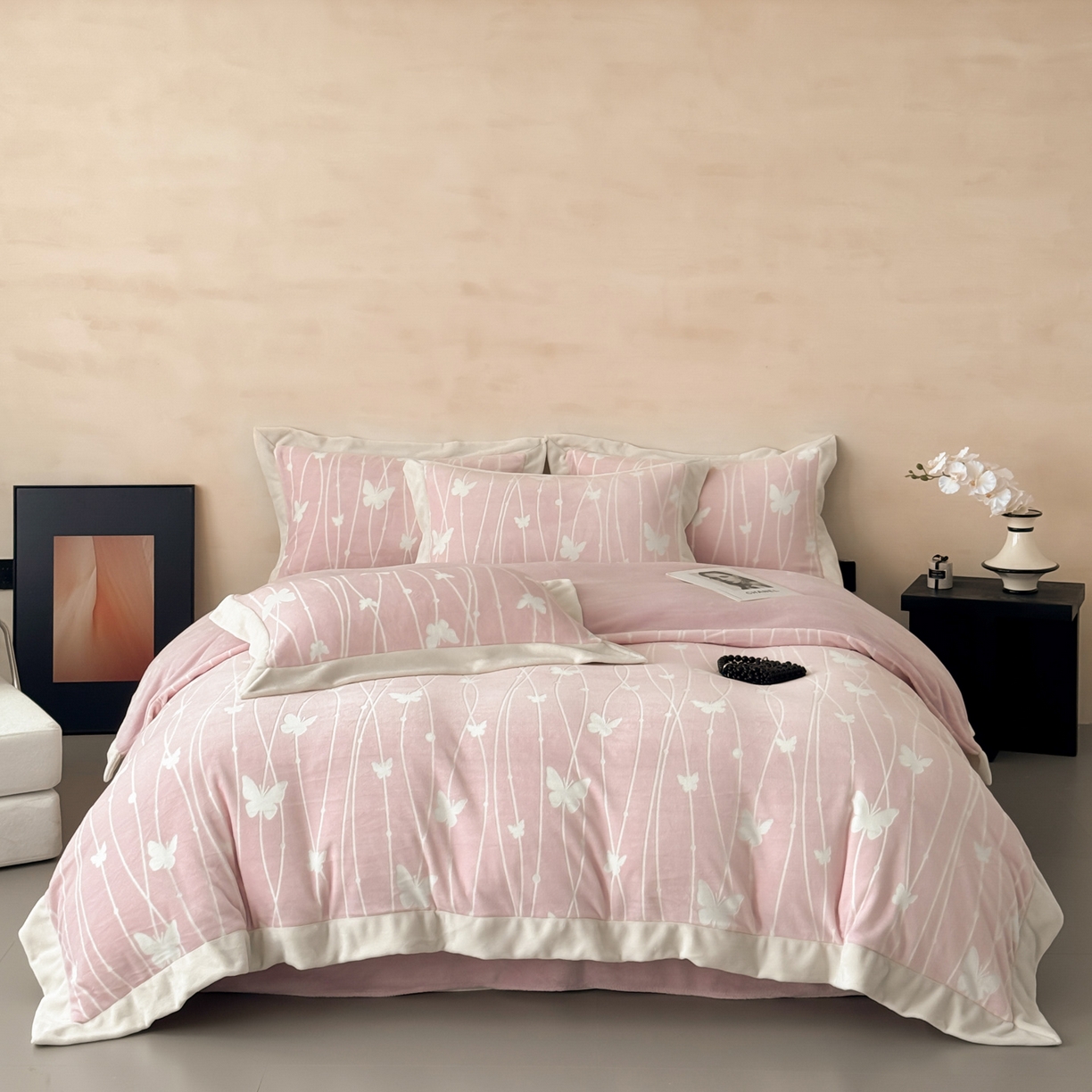 91家纺网 家纺一手货源 找家纺 若未家居 LOVEWE HOUSE 2025新款250克全消光数码印花和雕花大宽边全消光牛奶绒四件套-蝴蝶-薇薇安 蝴蝶-薇薇安 粉