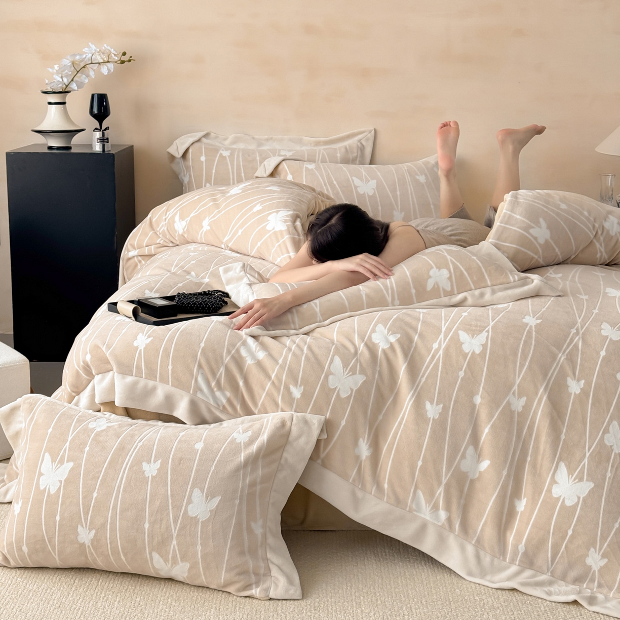 91家纺网 家纺一手货源 找家纺 若未家居 LOVEWE HOUSE 2025新款250克全消光数码印花和雕花大宽边全消光牛奶绒四件套-蝴蝶-薇薇安 蝴蝶-薇薇安 米