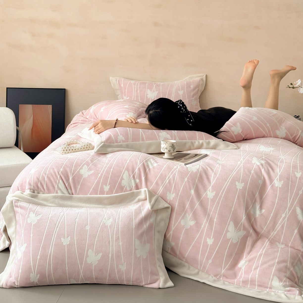 91家纺网 家纺一手货源 找家纺 若未家居 LOVEWE HOUSE 2025新款250克全消光数码印花和雕花大宽边全消光牛奶绒四件套-蝴蝶-薇薇安 蝴蝶-薇薇安 粉